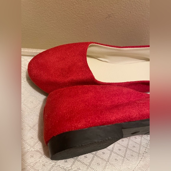 Stunner soft suede Red Women Cute Slip-On Ballet Toe Flats, size 8.5. - Picture 1 of 6